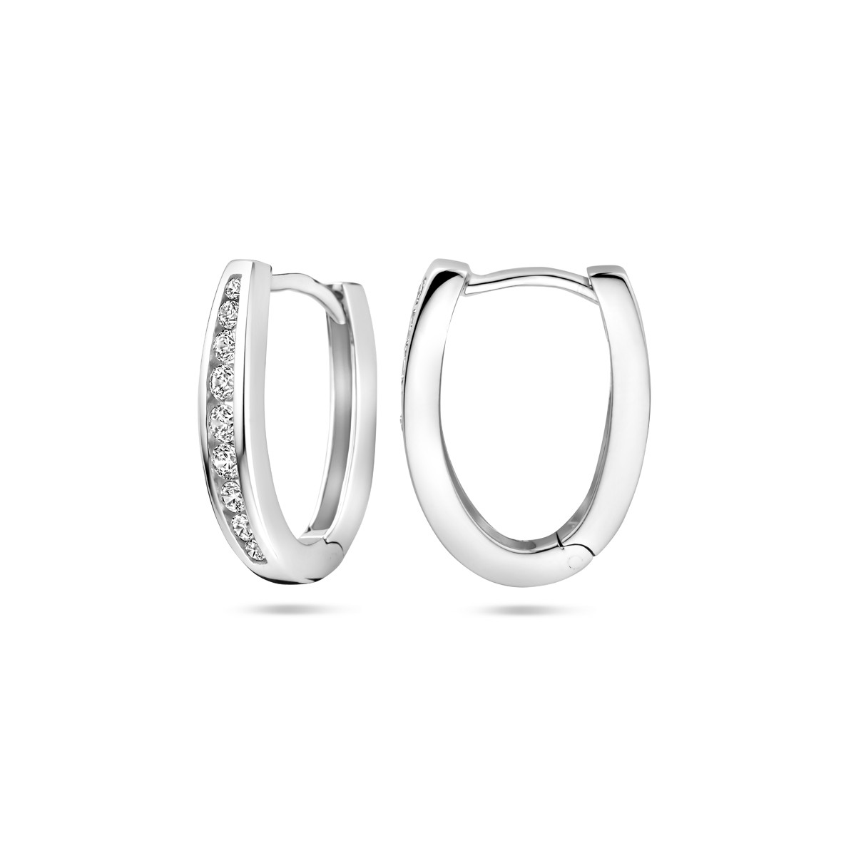 Ovale zilveren klapoorringen met een rij zirkonia's  3.5 mm - Hoogte 16.5 mm