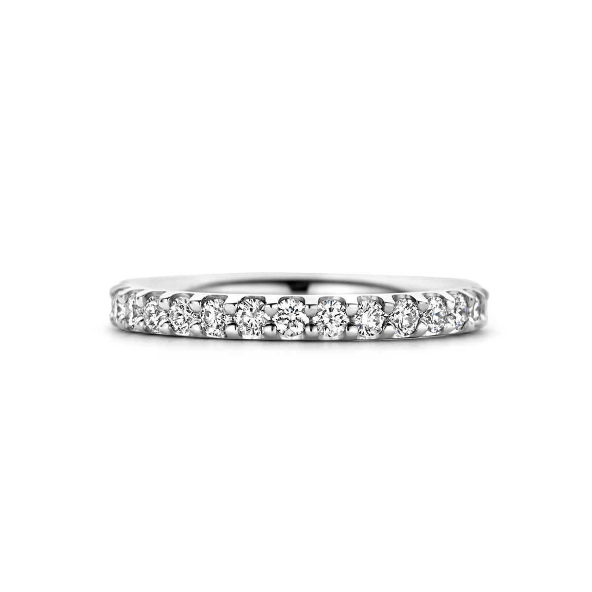 Platina aanschuifring met een rij diamanten 0.50 crt 2.4 mm breed