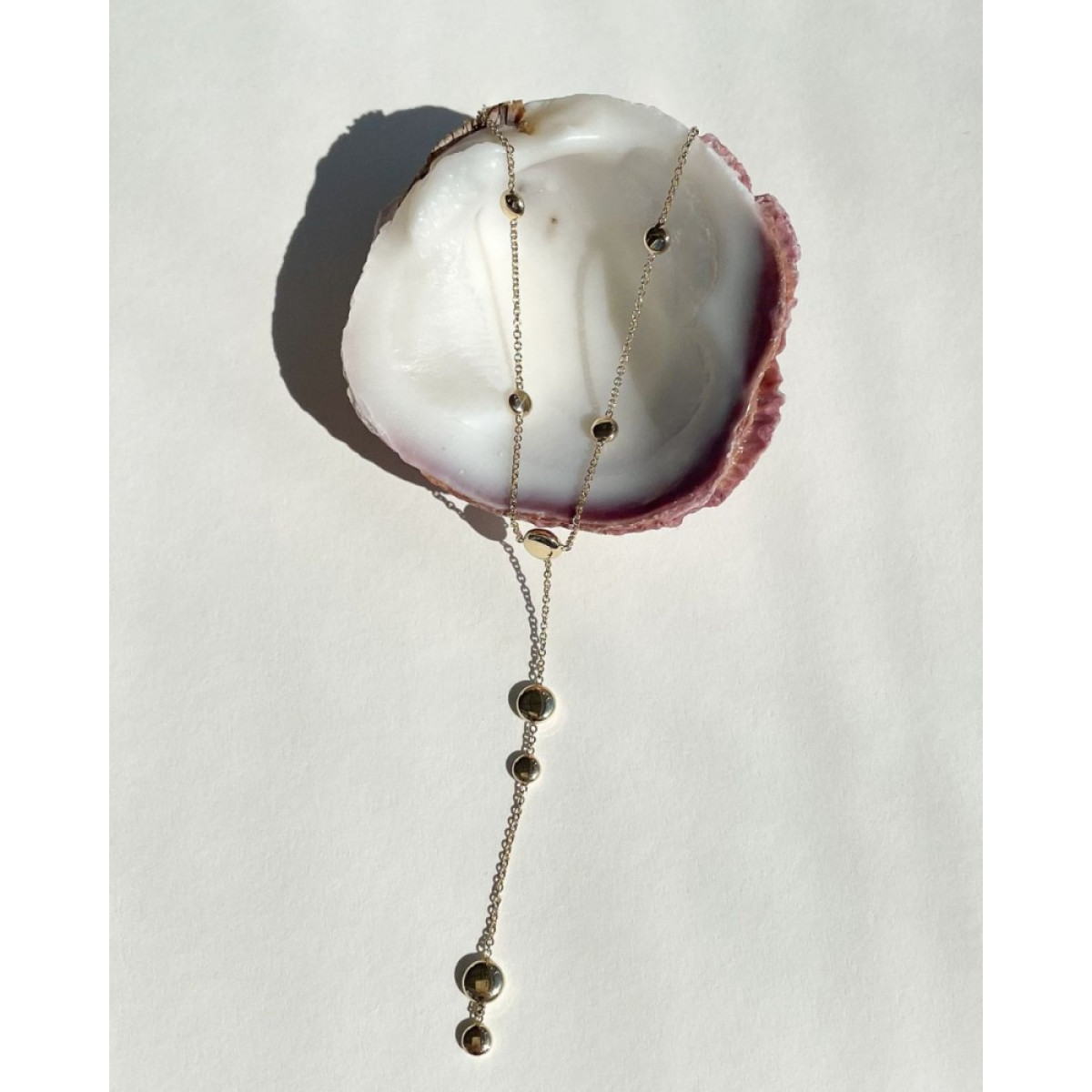 Prachtig gouden Y-collier versierd met rondjes in verschillende groottes - Lengte 45 cm