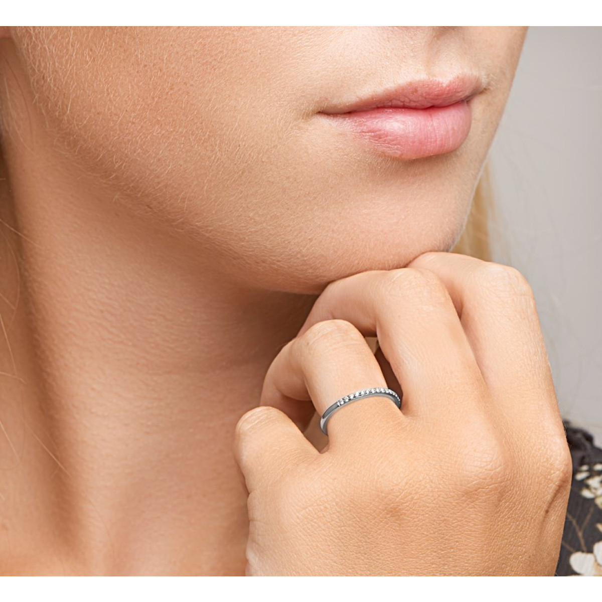 Witgouden ring met diamant 0.13 crt