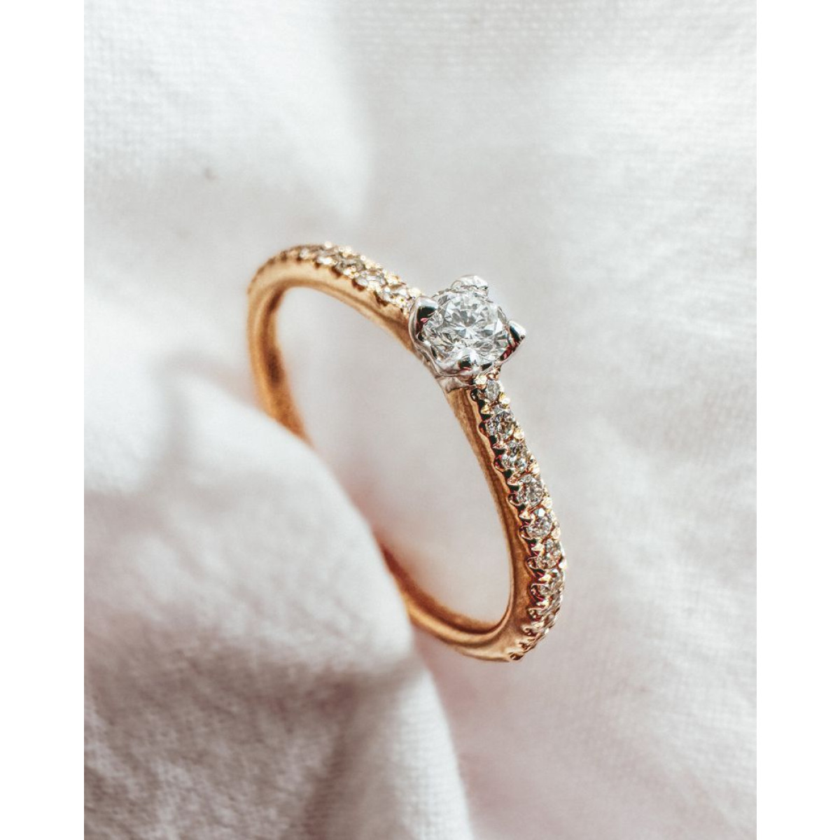 Solitair ring van 14-karaat goud met briljant geslepen diamanten 0.25 crt