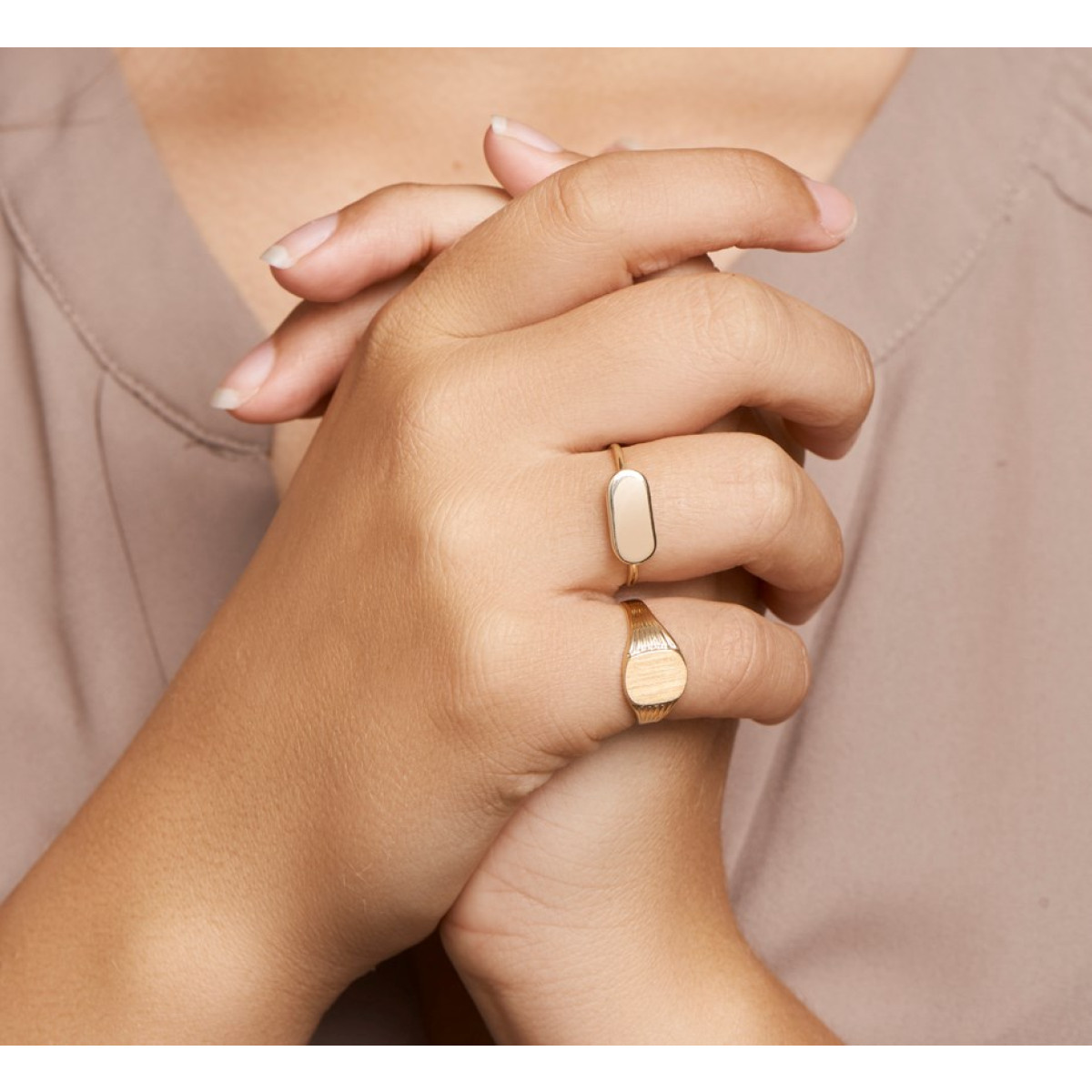 Stijlvolle gouden zegelring dames - Ø 17.00 mm / ringmaat 53