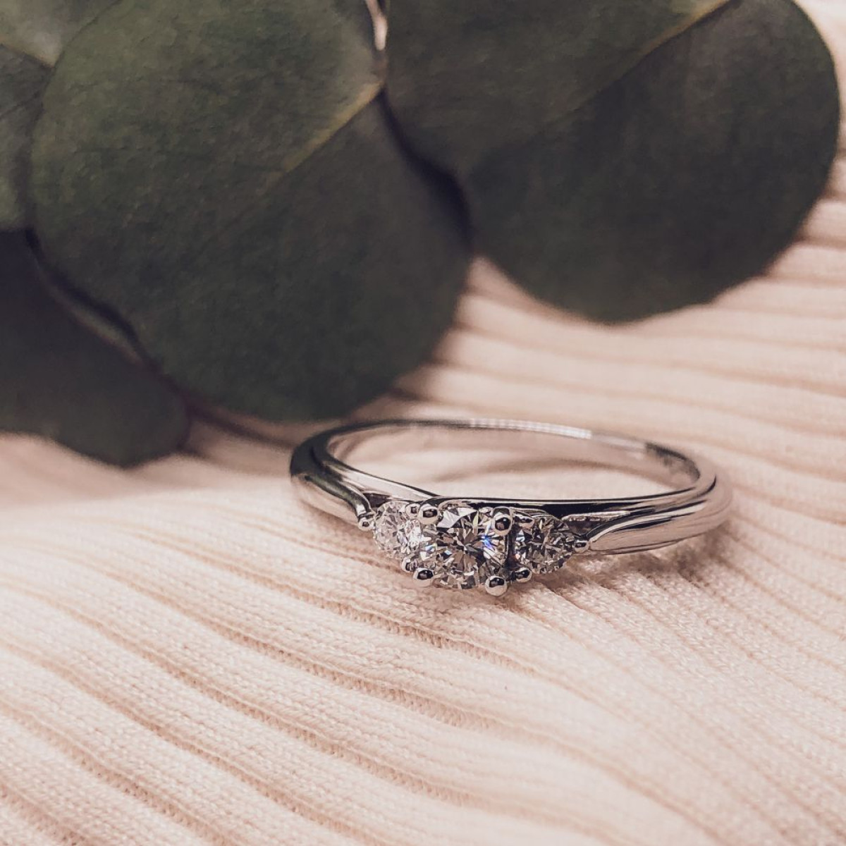 Stijlvolle ring van witgoud met diamant 0.31 crt.