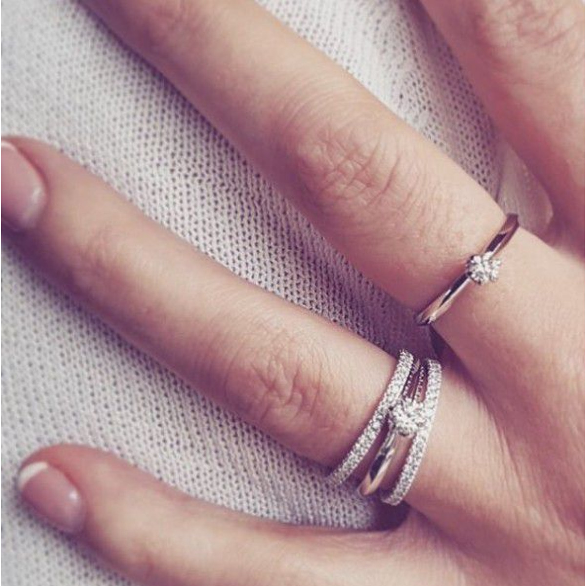 Witgouden ring diamant halfrondom kasteelzetting 0.26 crt.