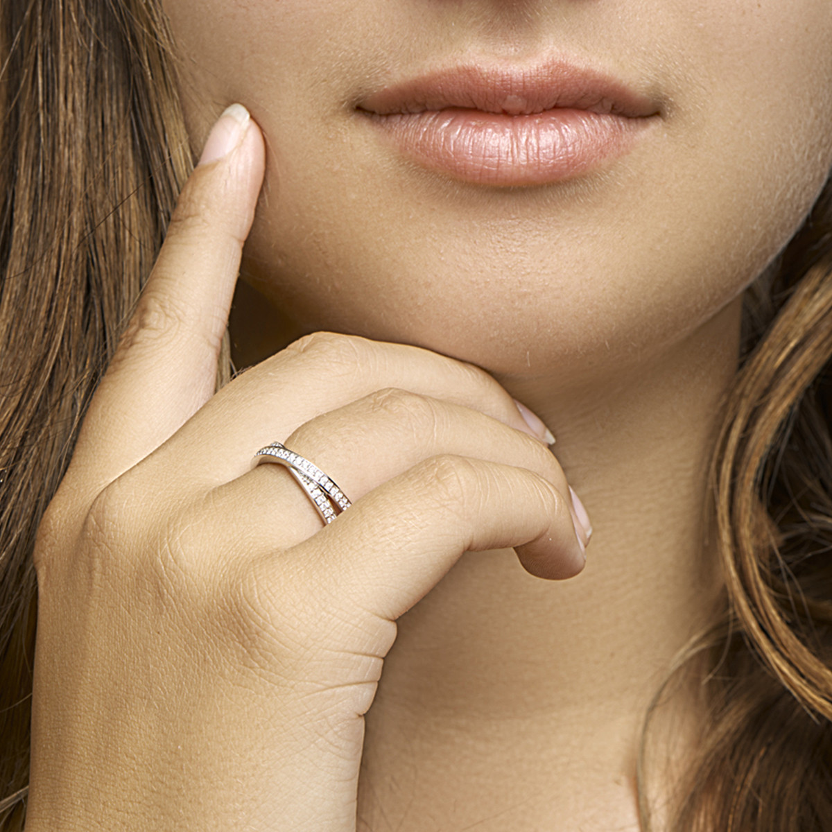 Zilveren crossover ring met 2 transparante zirkonia banen 5.5 mm breed