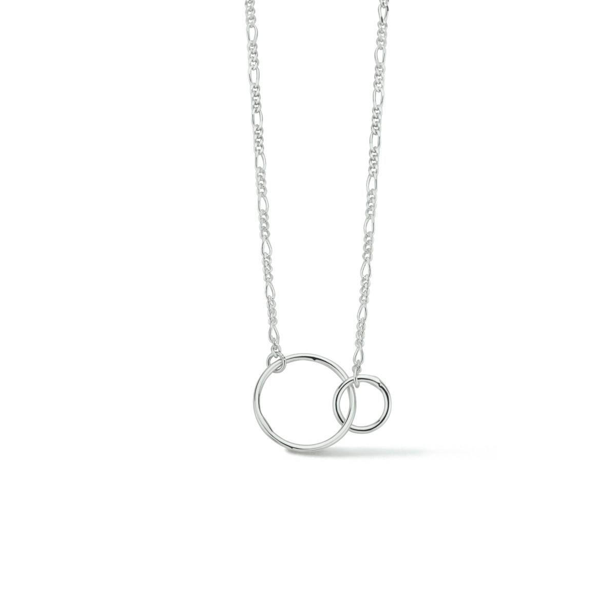 Zilveren ketting met twee open rondjes