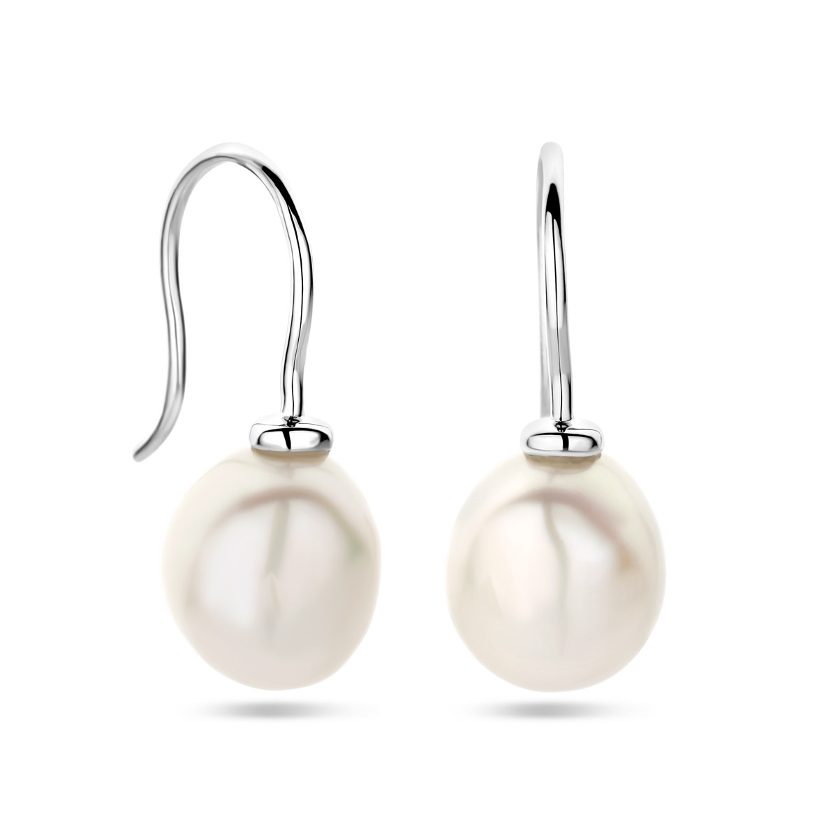 Zilveren oorhangers met witte zoetwaterparels van 8.5 mm breed - Hoogte 23.5 mm