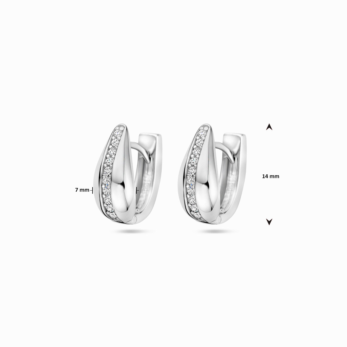 Zilveren oorringen met transparante zirkonia en moderne twist 7 mm breed - Hoogte 14 mm