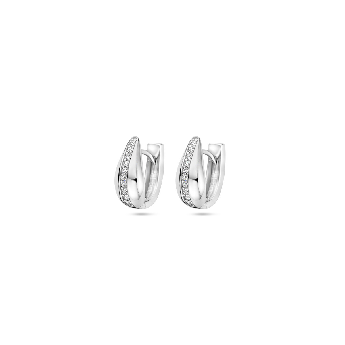 Zilveren oorringen met transparante zirkonia en moderne twist 7 mm breed - Hoogte 14 mm