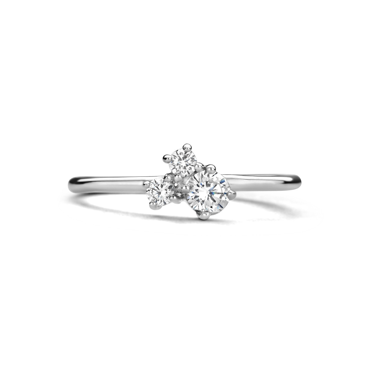 Zilveren ring met 3 transparante briljant geslepen zirkonia's 6.5 mm breed