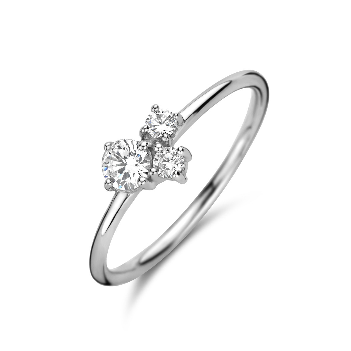 Zilveren ring met 3 transparante briljant geslepen zirkonia's 6.5 mm breed
