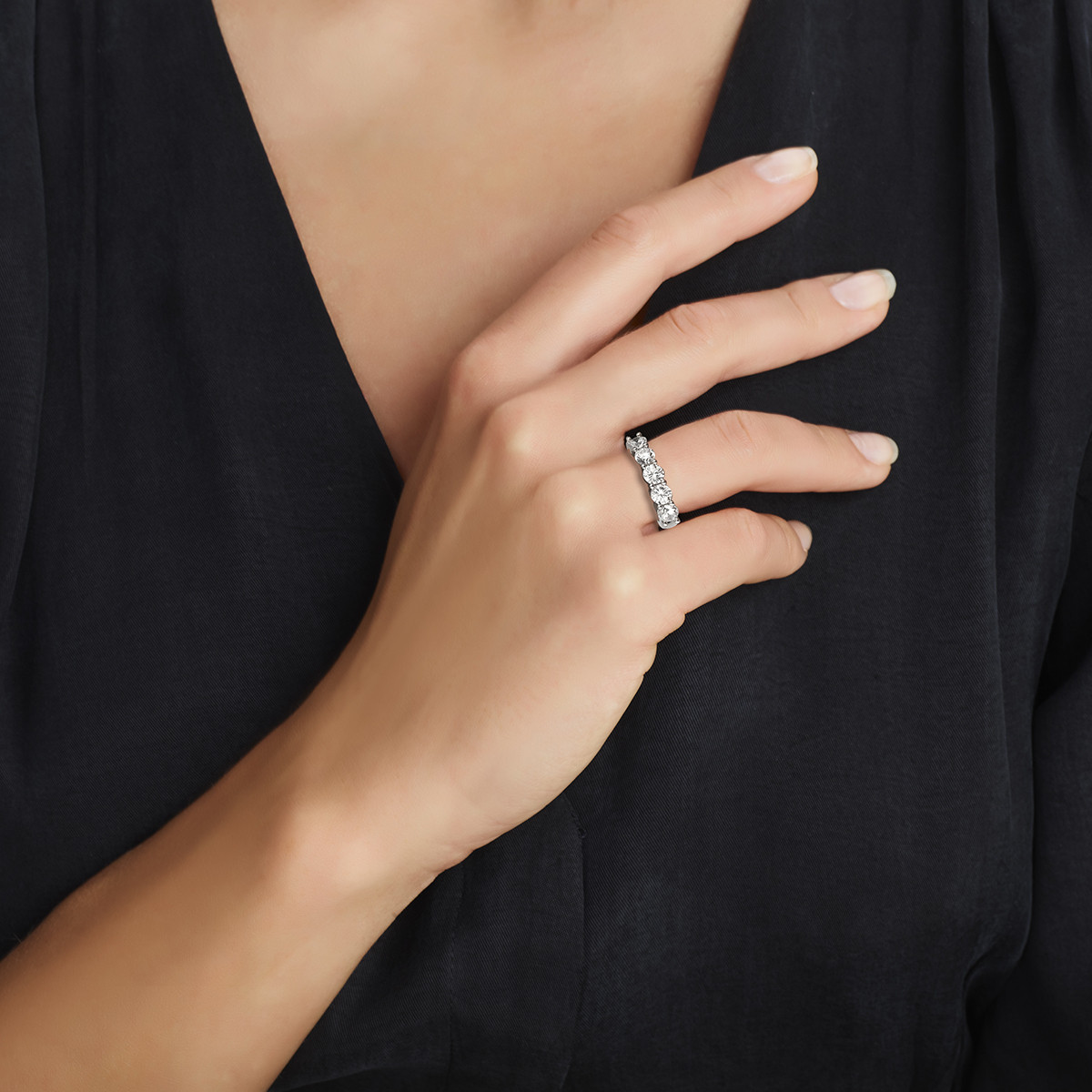 Zilveren ring met 5 briljant geslepen zirkonia's 4 mm breed