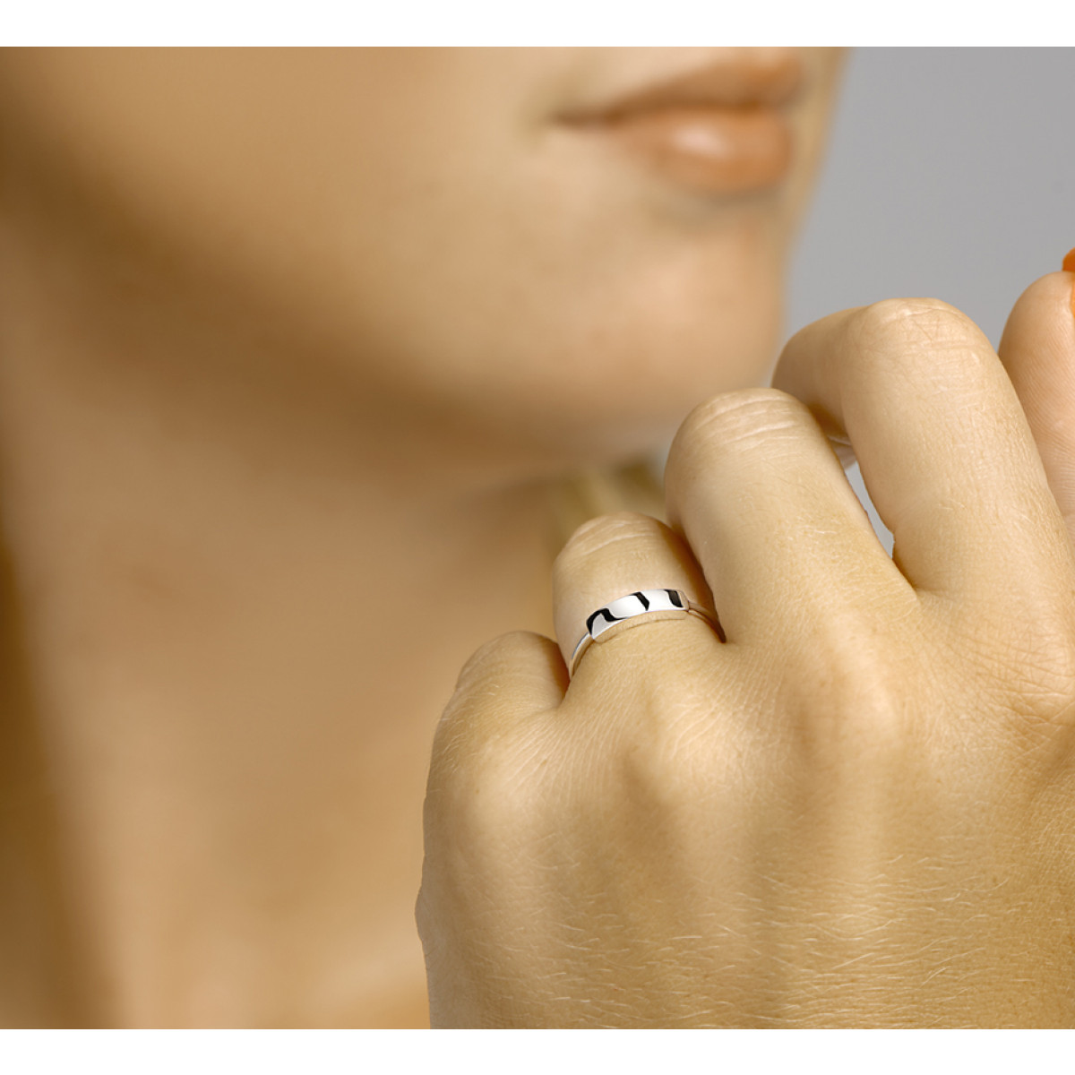 Zilveren ring met balkje