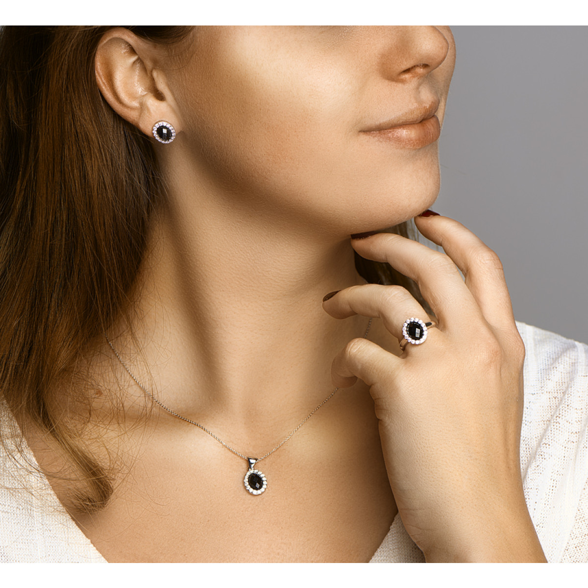 Zilveren ring met onyx en zirkonia