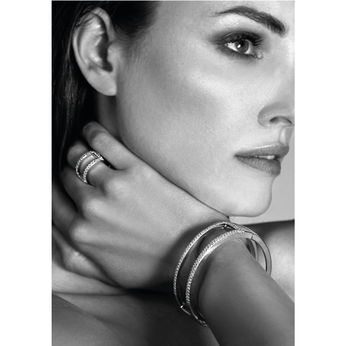 Zinzi x Mart Visser MVA14 zilveren bangle met open rechthoeken en zirkonia 22 mm breed - Diameter 70 mm