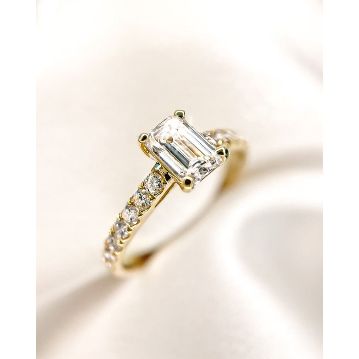 Aurore Nora RA15760075 diamanten ring van 18-karaat goud met emerald lab grown diamant 0.75 crt