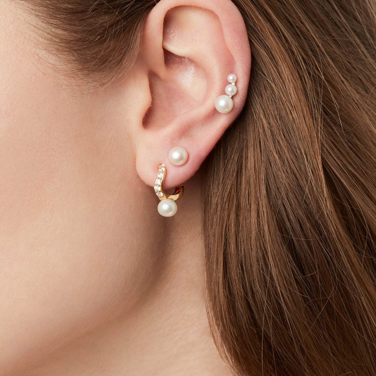 Sif Jakobs gold plated oorstekers met zirkonia rij en zoetwaterparel SJ-E12350-PCZ-YG
