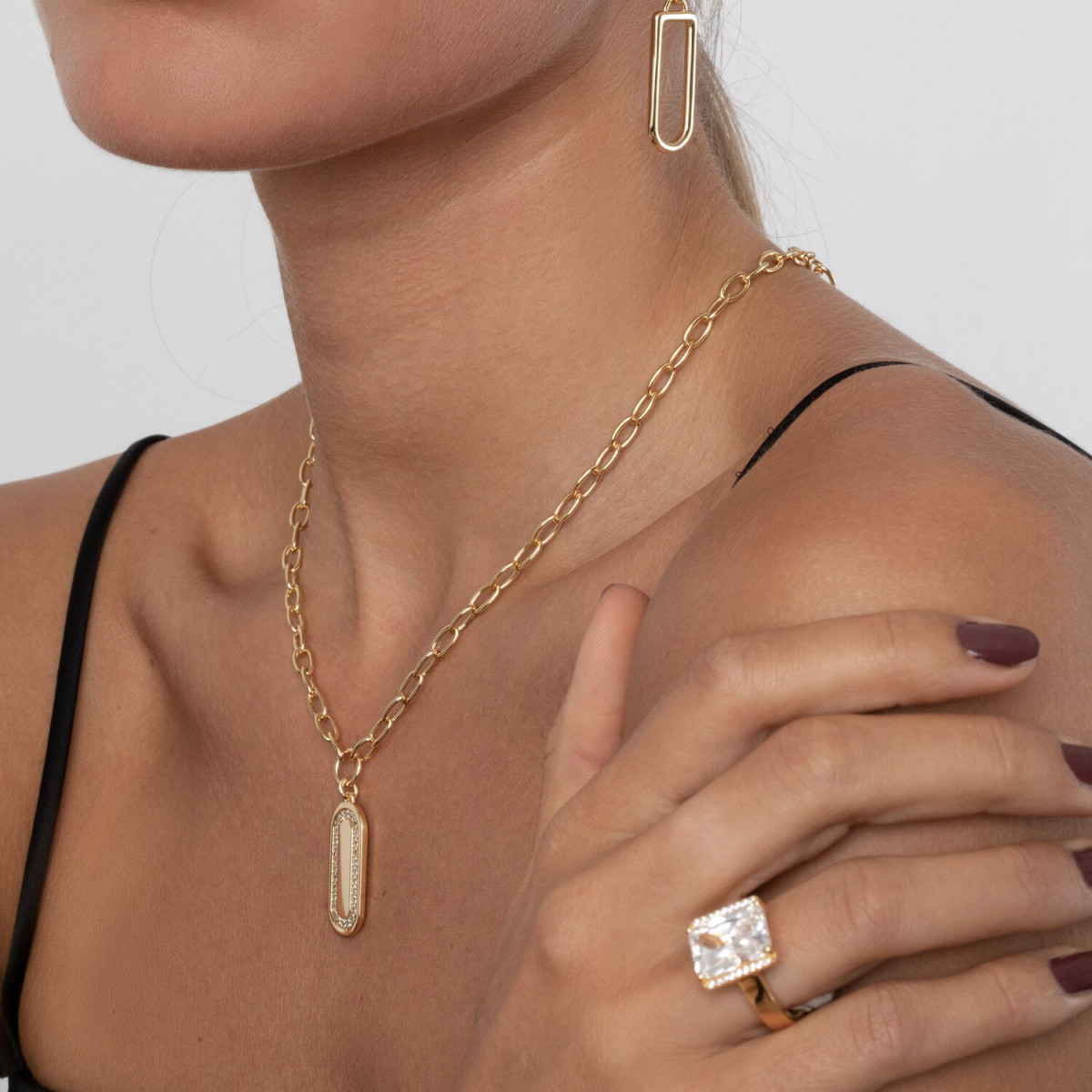 Sif Jakobs gold plated ketting met dichte ovale hanger en zirkonia rand SJ-N42231-CZ-YG