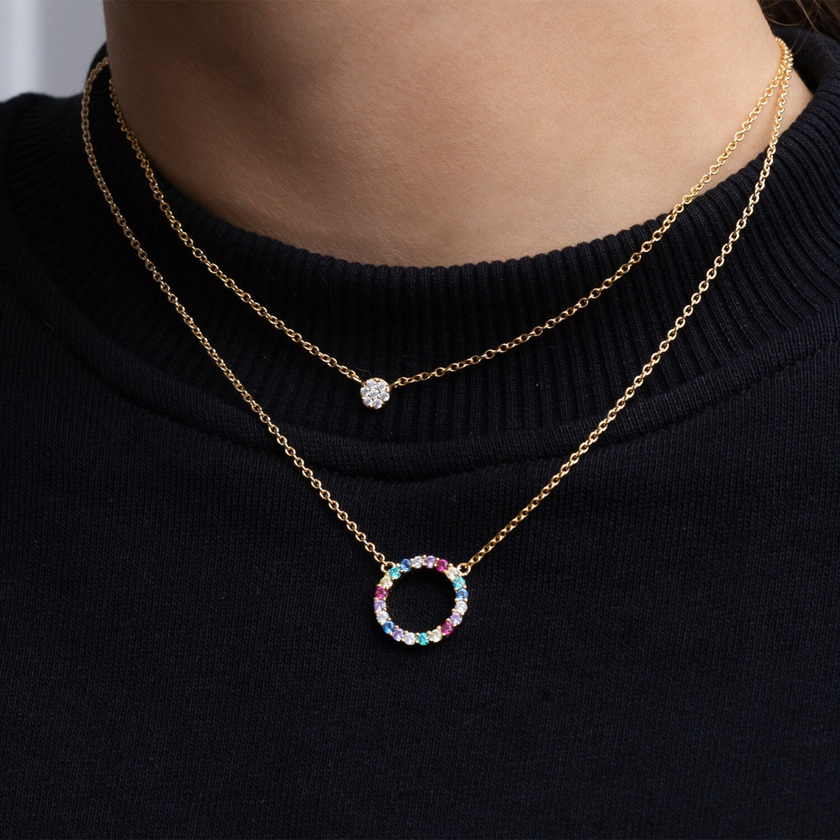 Sif Jakobs gold plated ketting met open rondje en zirkonia's in het blauw, rood, paars en transparant SJ-C338(1)-XCZ(YG)