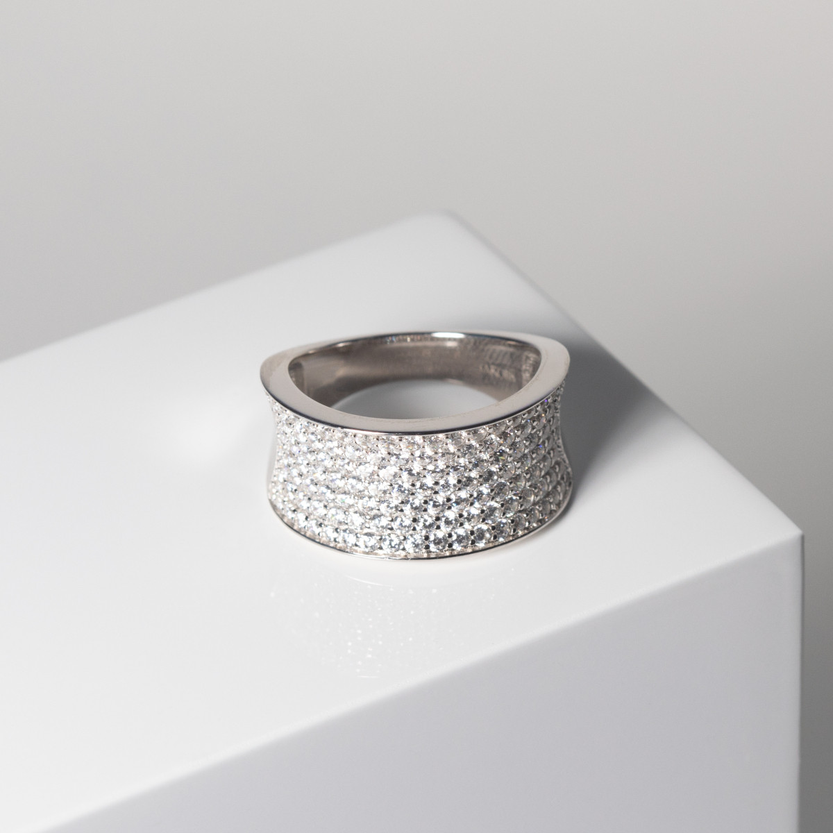 Sif Jakobs SJ-R2393-CZ zilveren ring gedraaide band pavé zirkonia 11 mm breed