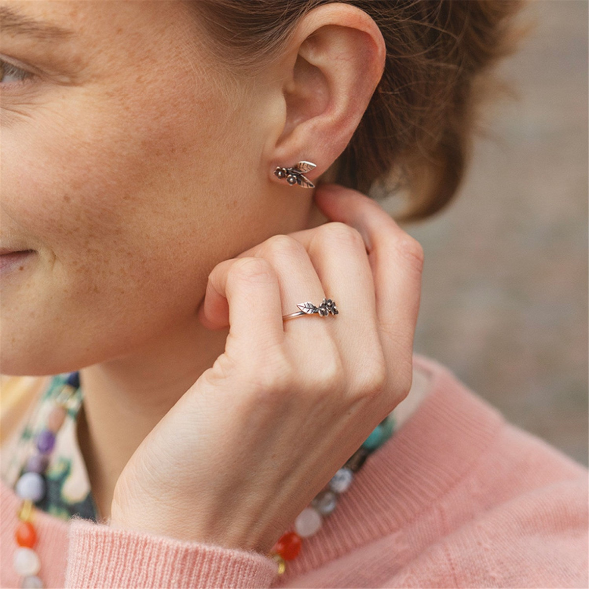 Trollbeads ring met drie bloemen en bladeren van zilver