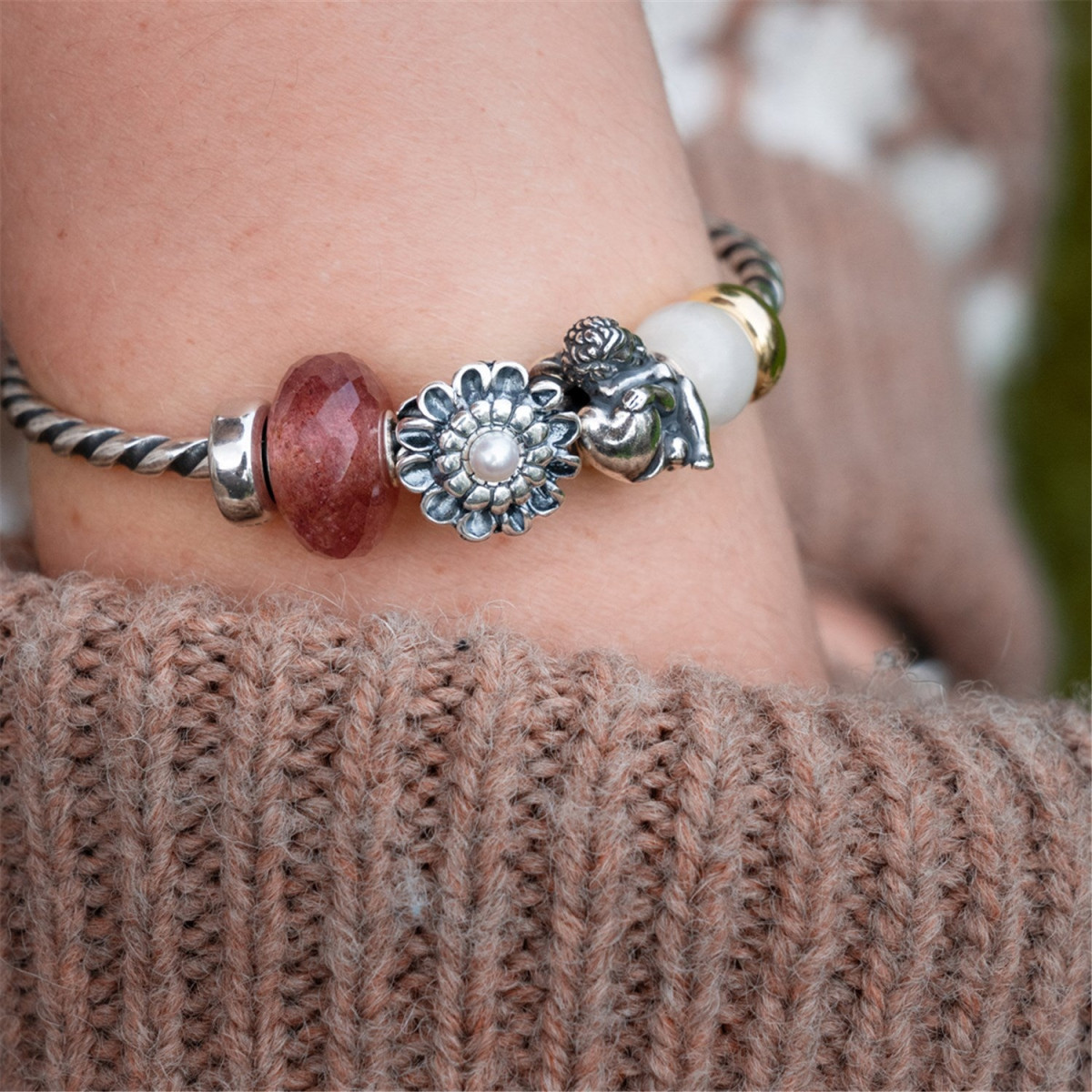 Trollbeads TAGBE-00037 Novemberchrysant geboortebloem bedel met parel
