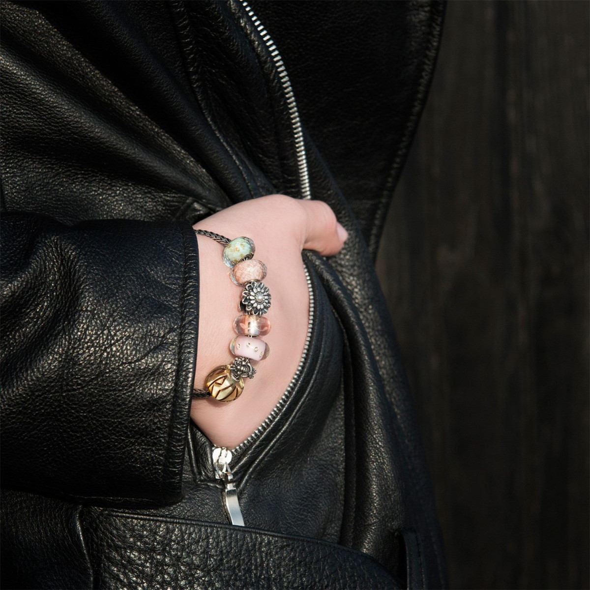 Trollbeads TAGBE-00037 Novemberchrysant geboortebloem bedel met parel