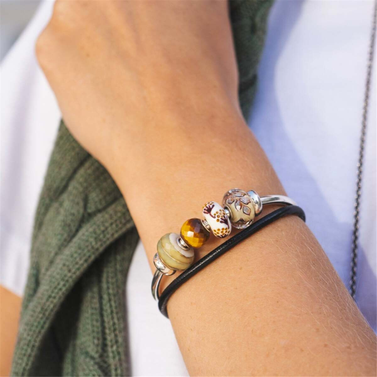 Trollbeads TGLBE-20468 Bosrust kraal met bruin gele bomen