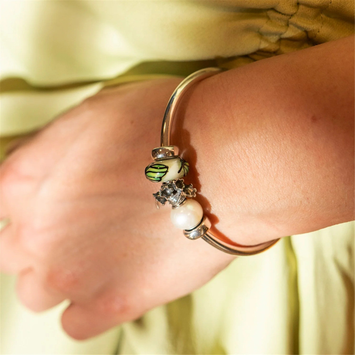 Trollbeads TGLBE-20476 Glazen Bosfladder kraal met groene vlinder van zilver