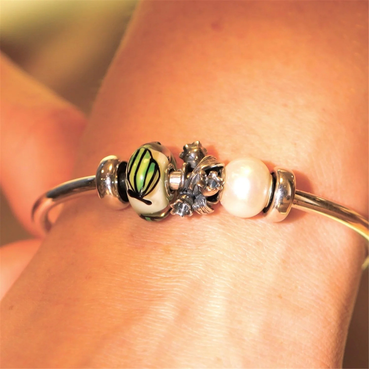 Trollbeads TGLBE-20476 Glazen Bosfladder kraal met groene vlinder van zilver