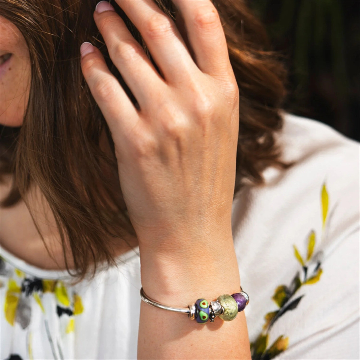 Trollbeads TGLBE-20481 Avocado glazen kraal met lila basis en groene avocado - Special edition