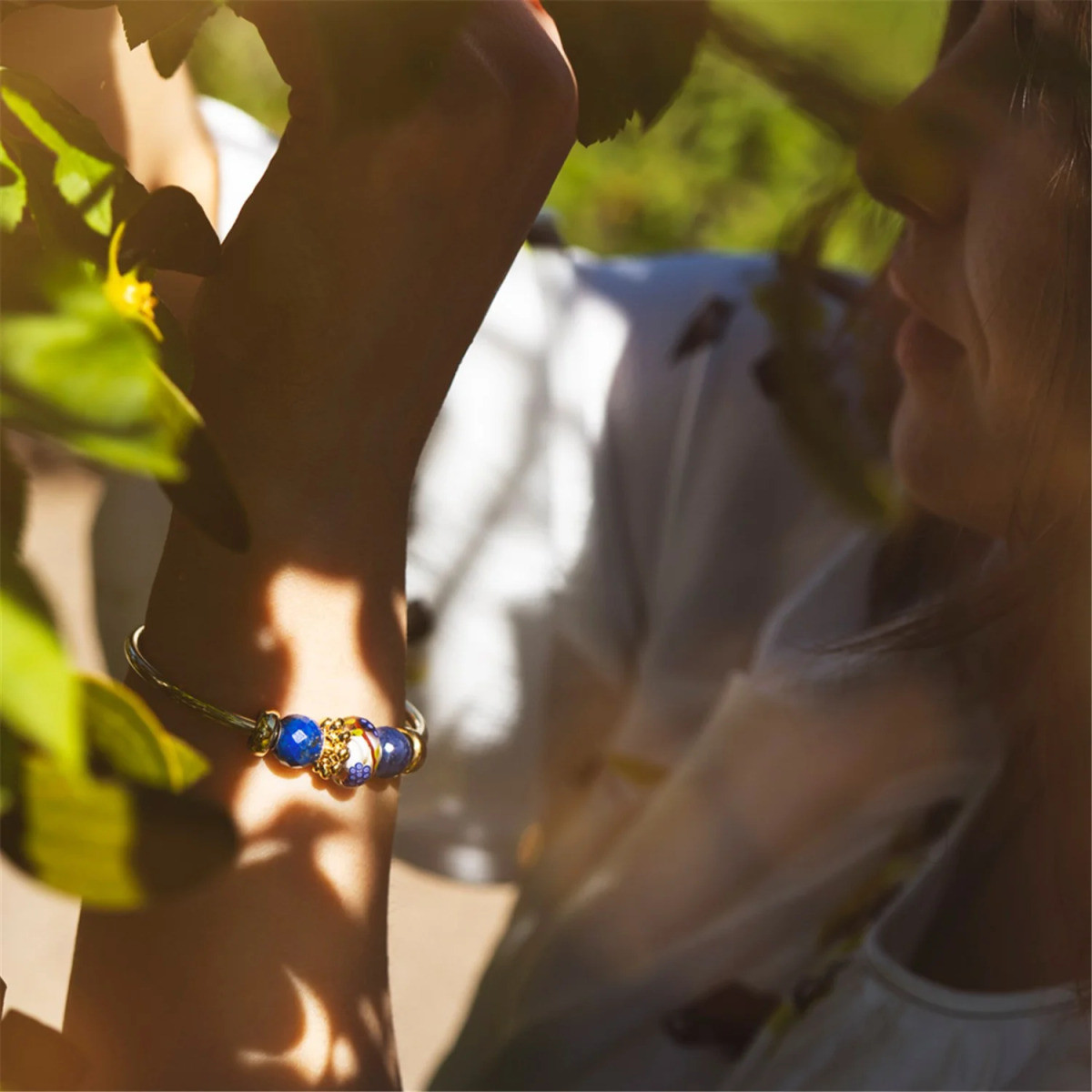 Trollbeads TGLBE-20483 Druiven glazen kraal met blauwe druiventros op witte basis - Special edition