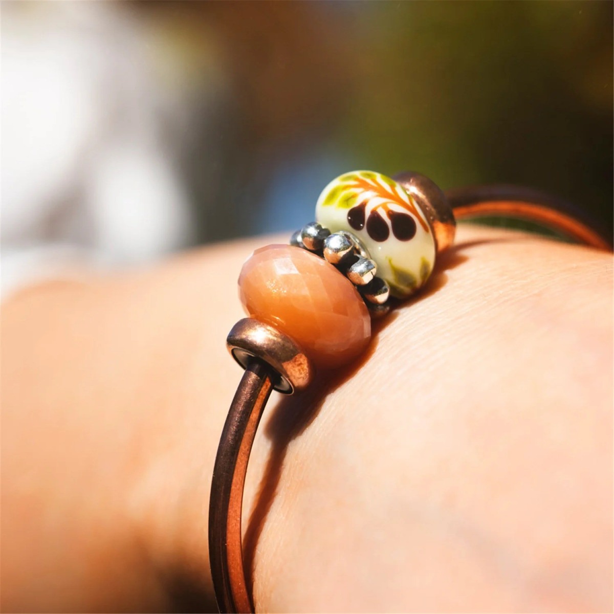 Trollbeads TGLBE-20484 Olijven glazen bedel met een olijftak in oranje groen en paars - Special edition