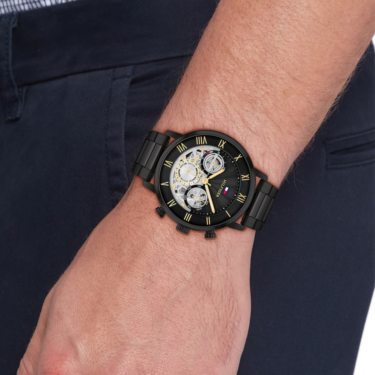 Tommy Hilfiger Legend TH1710706 Zwart stalen herenhorloge met goudkleurige accenten - Ø 44 mm