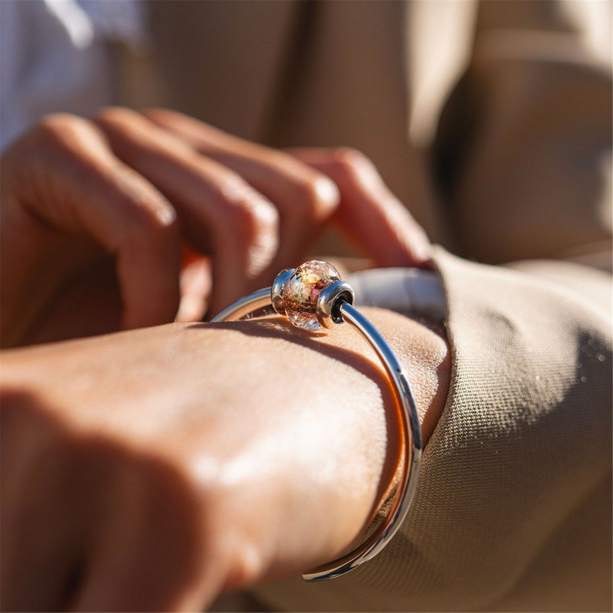 Trollbeads Droomvonk bangle met twee stoppers en multicolor kraal