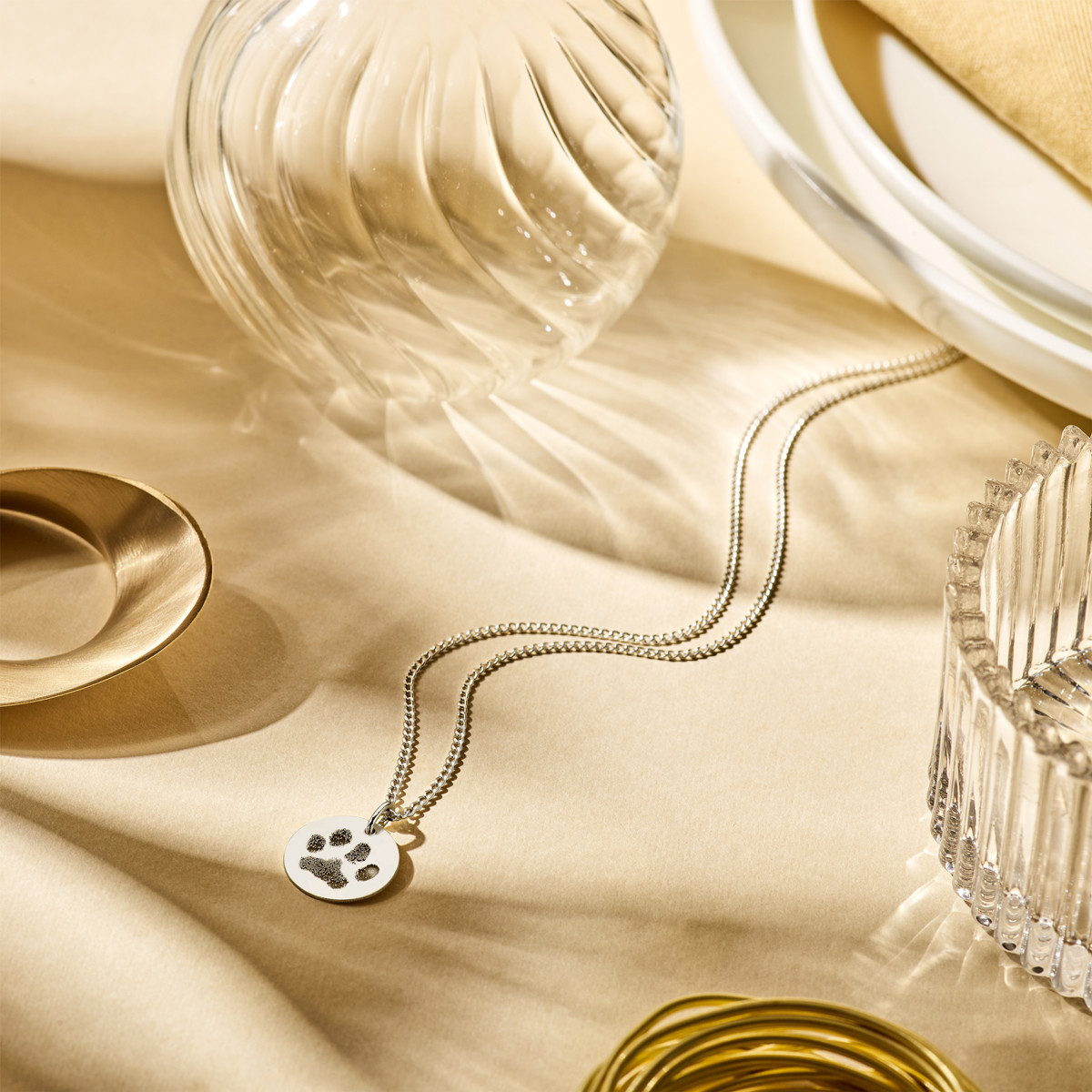 Ronde zilveren hanger met pootafdruk