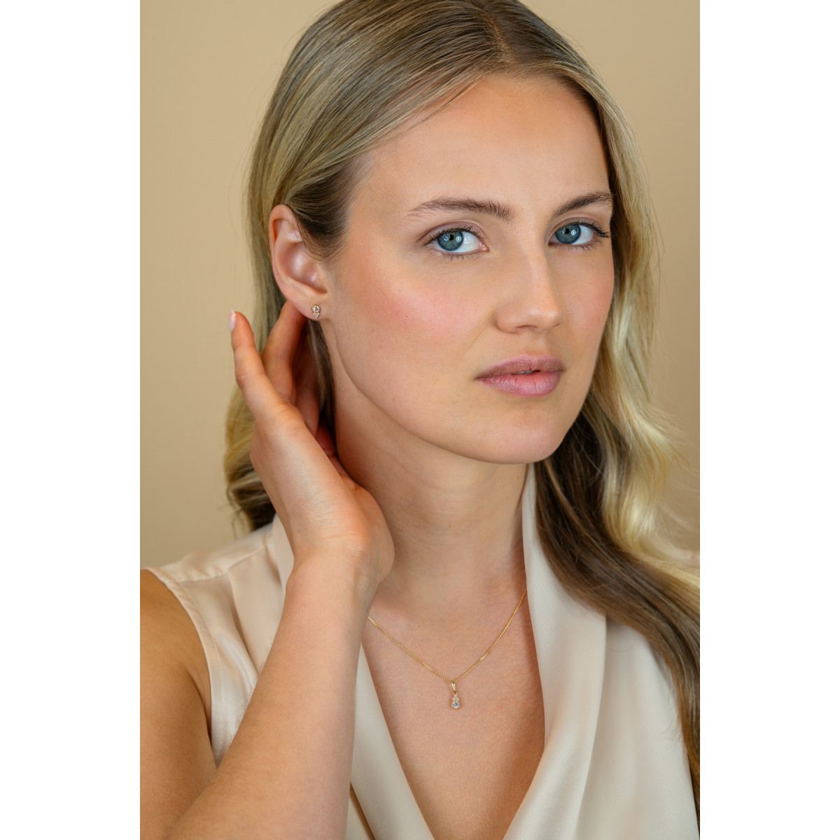 Zinzi ZGH545 14-karaats gouden hanger met 4 zirkonia's in diverse groottes 4 mm breed - Hoogte 12 mm