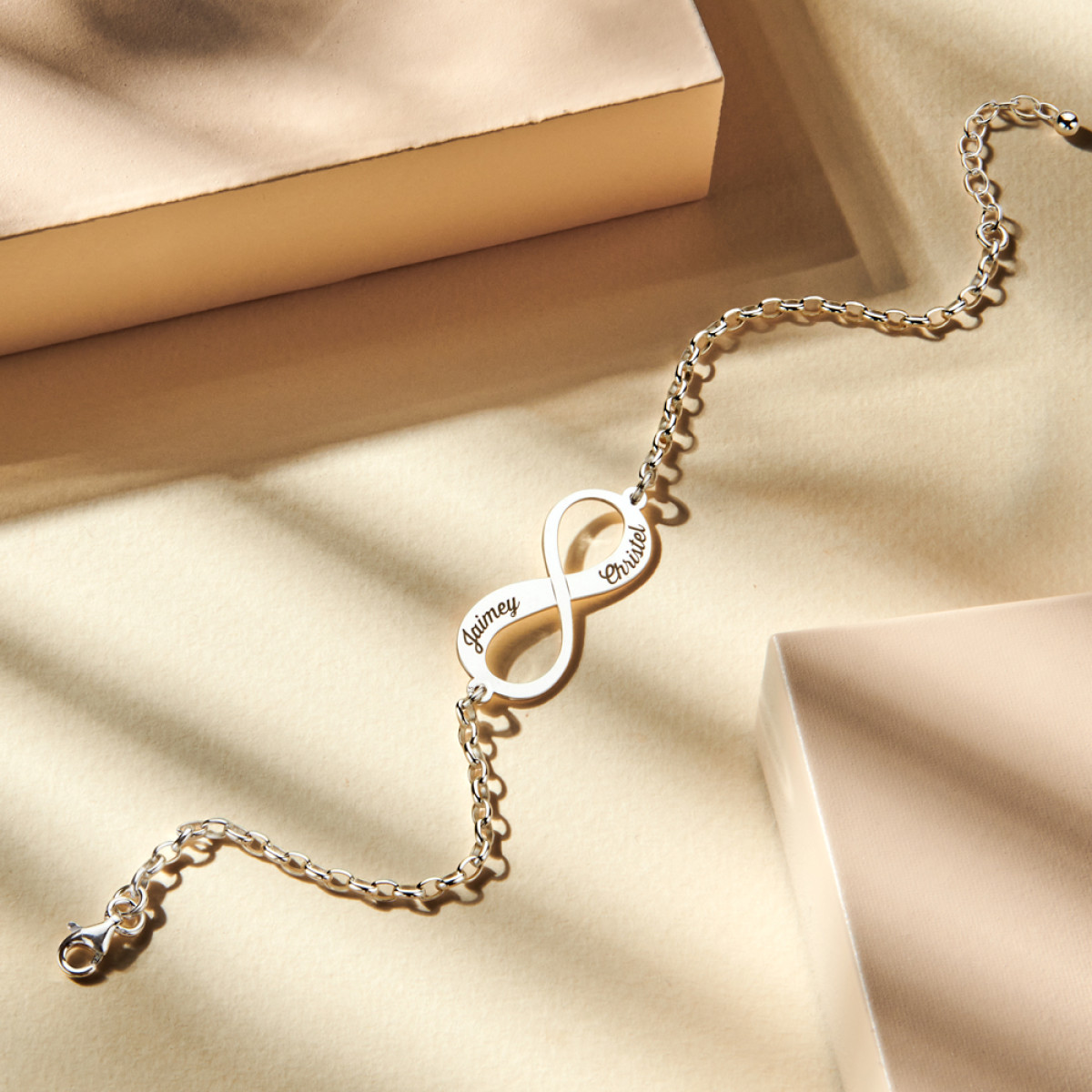 Names4ever zilveren infinity armband met twee namen 