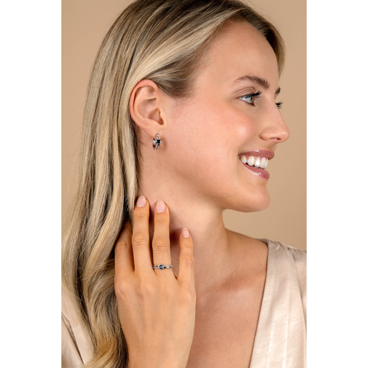 Zinzi Amaka's Favorieten ZIO2626Z zilveren oorringen met zirkonia 2 mm breed - Diameter 16 mm