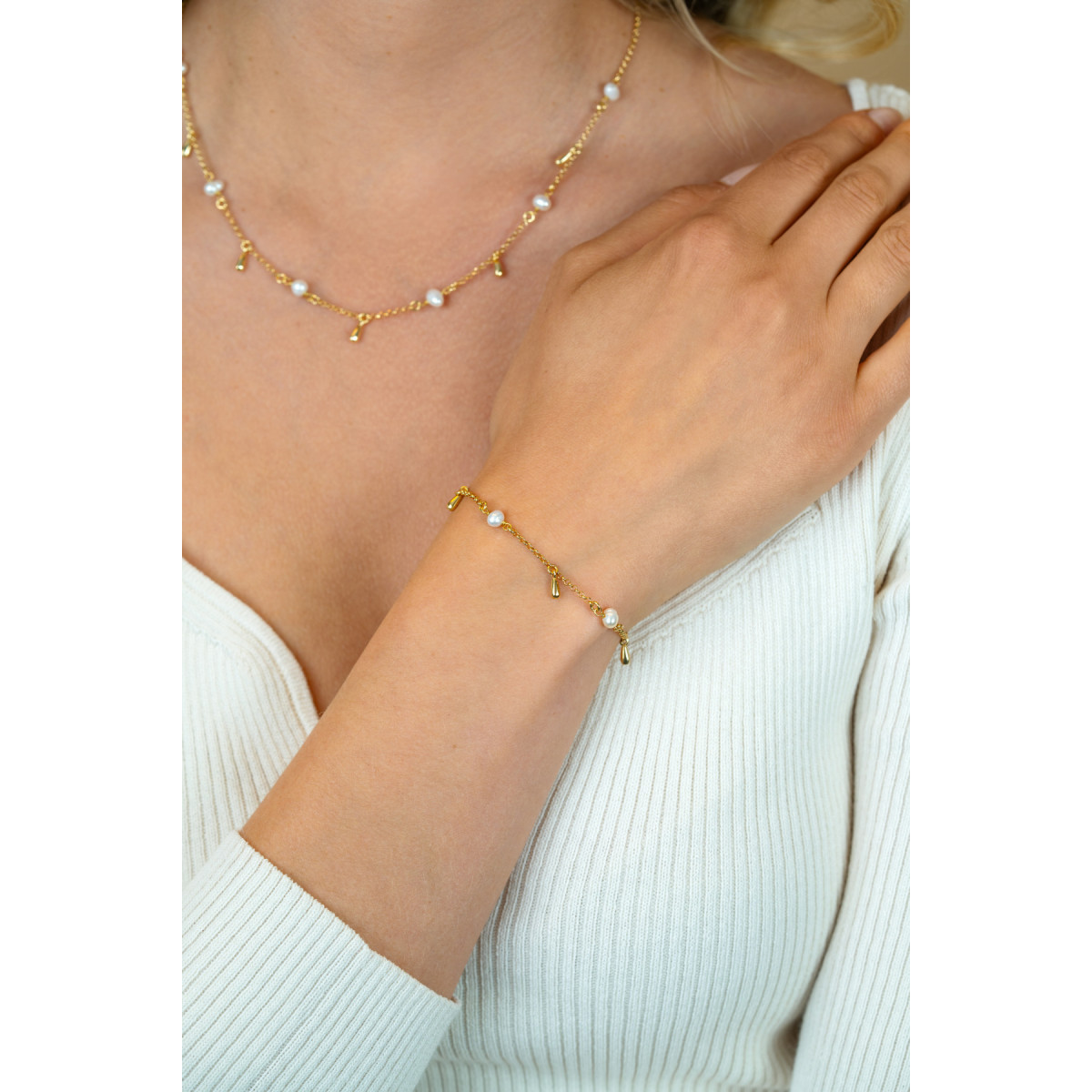 Zinzi Fatima's Favorieten ZIA2753 gold plated armband met parels en druppels 9 mm breed - Lengte 17-20 cm