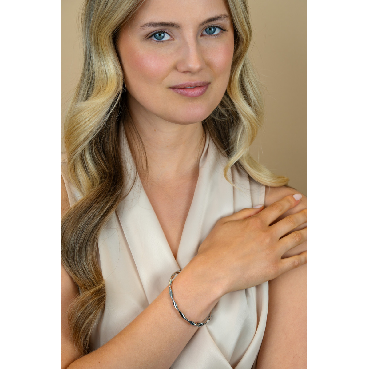 Zinzi Fatima's Favorieten ZIA2756 zilveren bangle met gedraaide vorm 4 mm breed - Diameter 60 mm