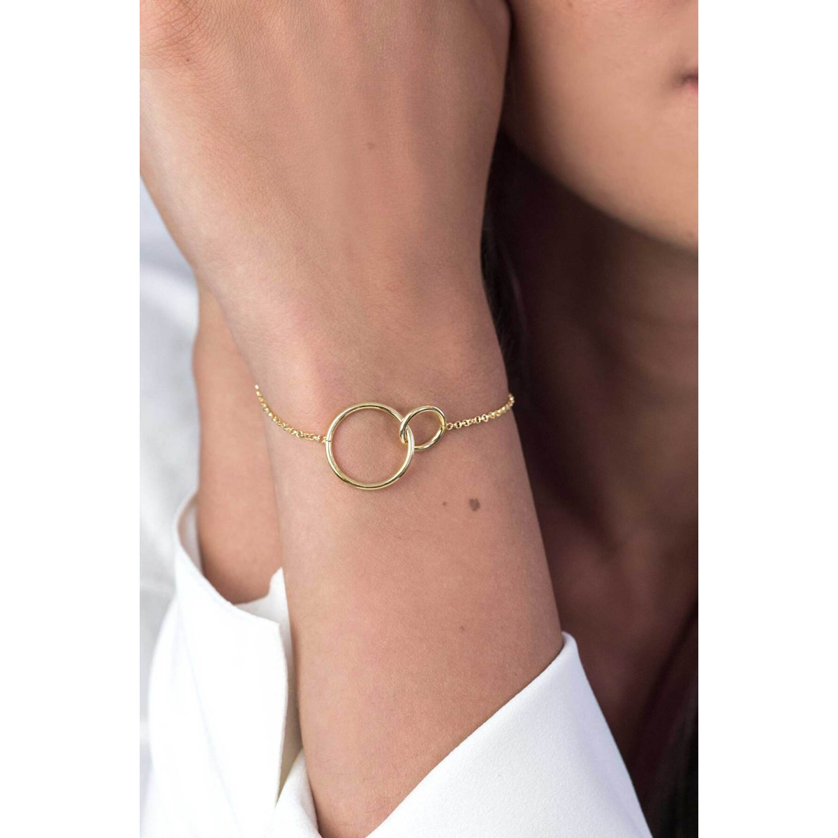 Zinzi ZIA1278G goudkleurige armband met 2 verbonden rondjes 18.5 mm breed - Lengte 18-21 cm