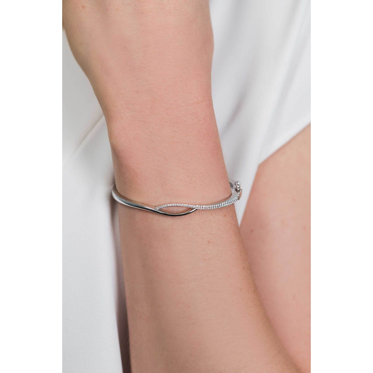Zinzi ZIA1971 zilveren bangle met cross-over stijl en zirkonia 6.6 mm breed - Diameter 60 mm