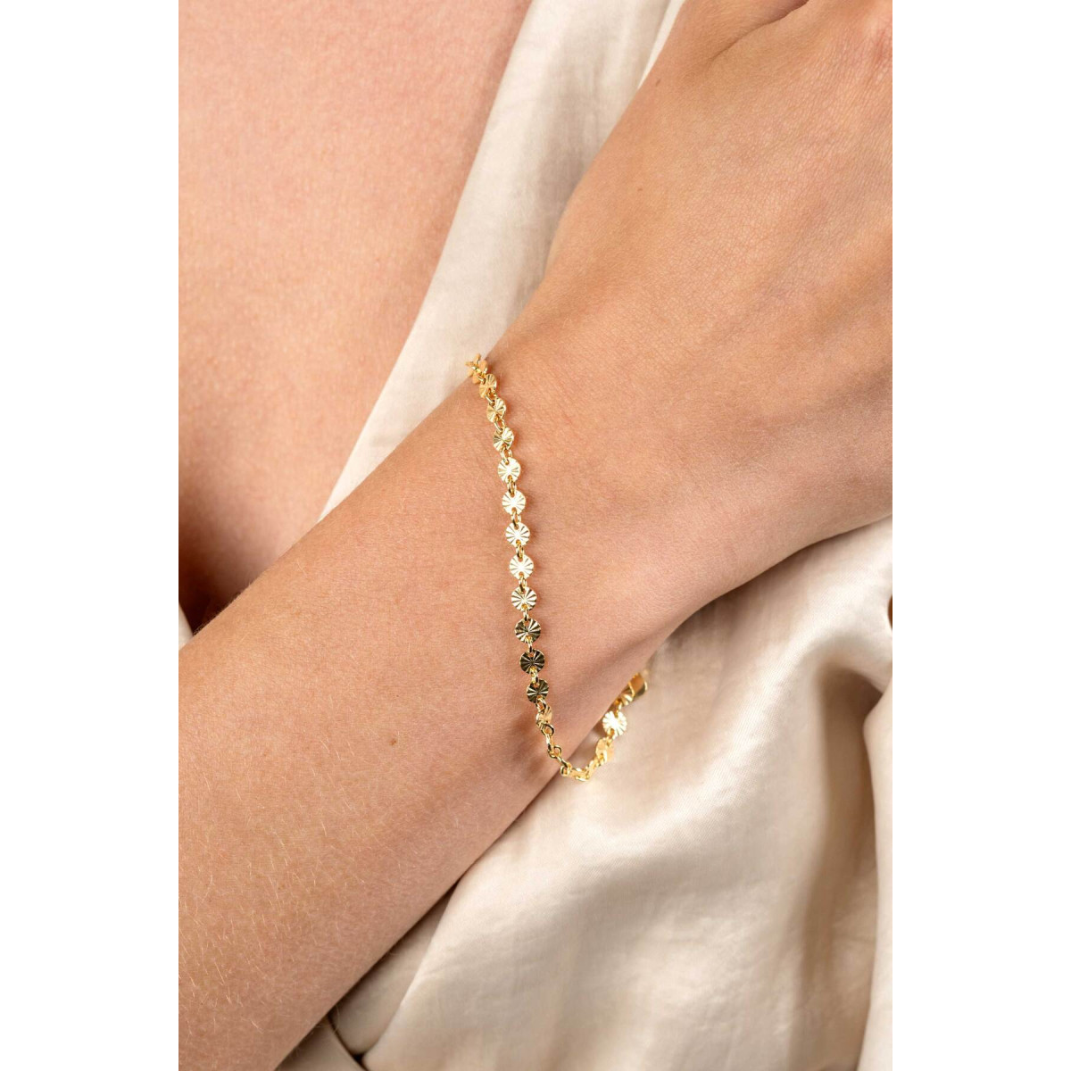 Zinzi ZIA2272G goudkleurige armband met gediamanteerde rondjes 4.3 mm breed - Lengte 17-20 cm