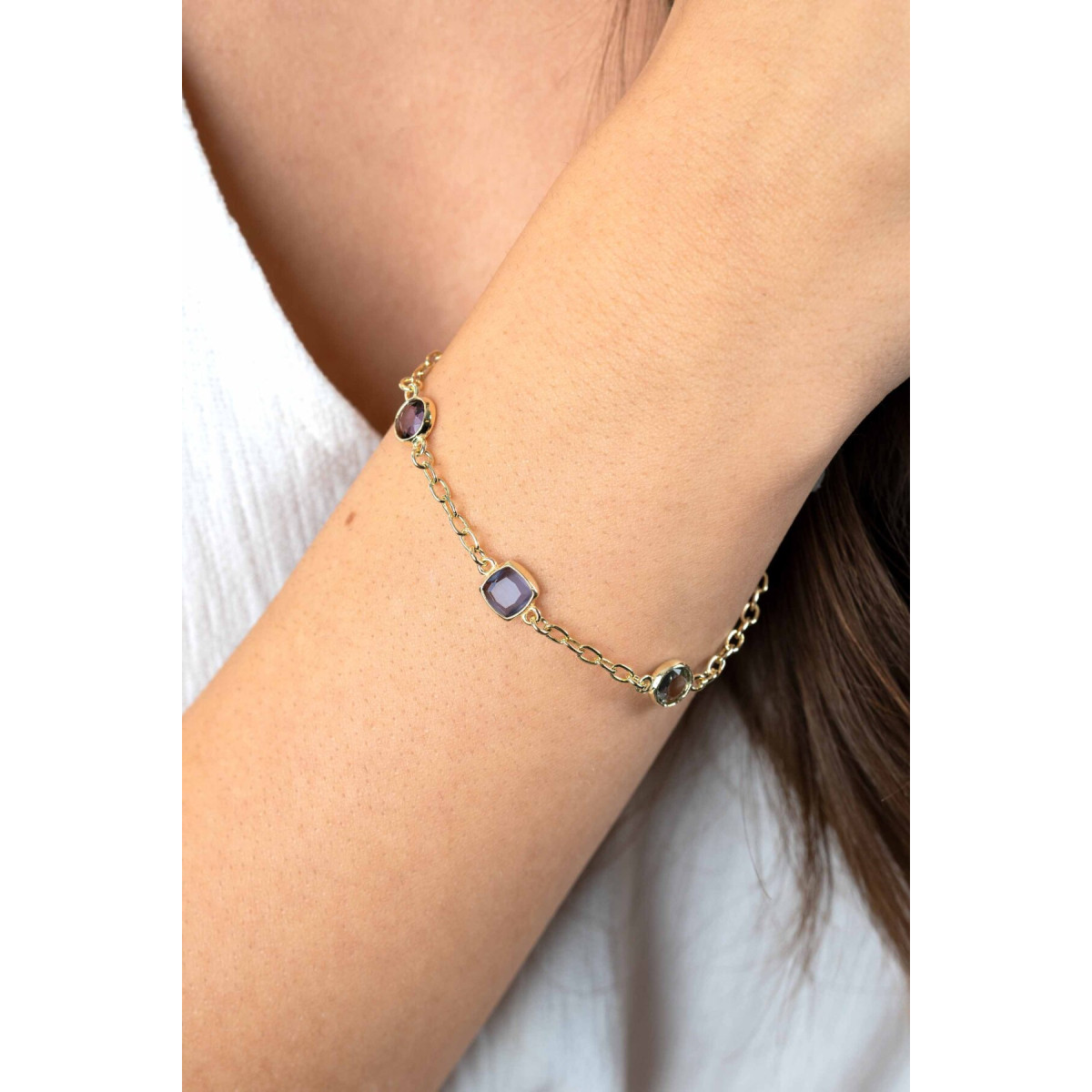 Zinzi ZIA2525G gold plated armband met 3 paarse zirkonia's 7.3 mm breed - Lengte 17-20 cm