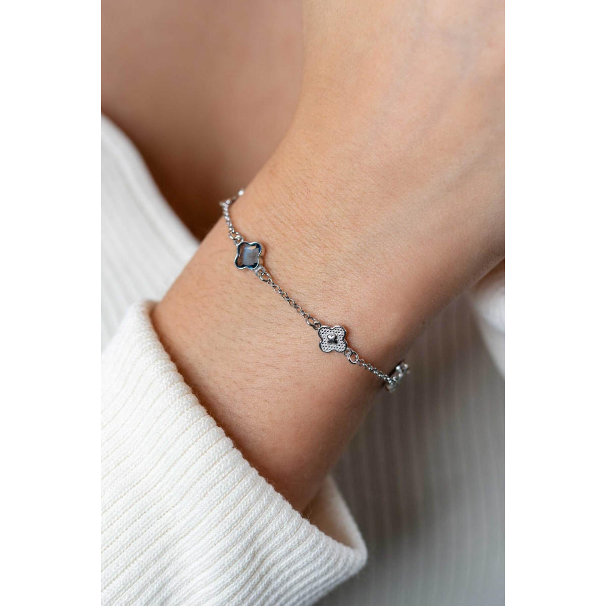 Zinzi ZIA2582 zilveren armband met klavertje vier en blauwe stenen 8 mm breed - Lengte 16-19 cm