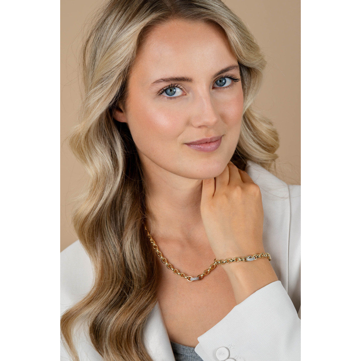 Zinzi ZIA2664 gold plated schakelarmband met 1 zilveren zirkonia schakel 6 mm breed - Lengte 19 cm