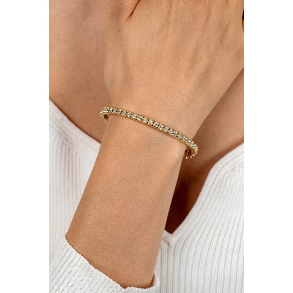 Zinzi ZIA2686Y goudkleurige bangle met briljant geslepen zirkonia's 4 mm breed - Diameter 60 mm