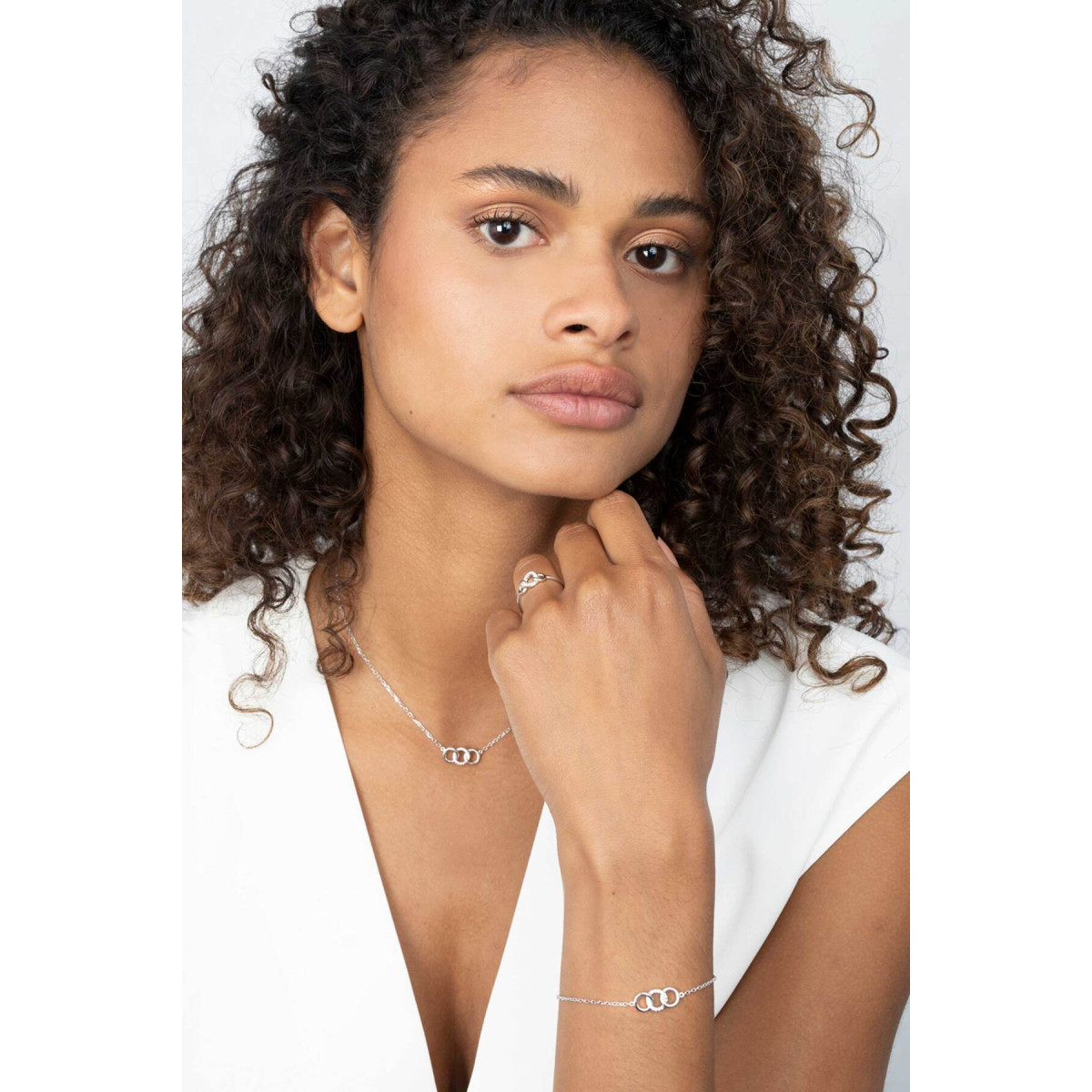 Zinzi ZIC2045 zilveren ketting met zirkonia hanger drie rondjes 8 mm diameter - Lengte 42-45 cm