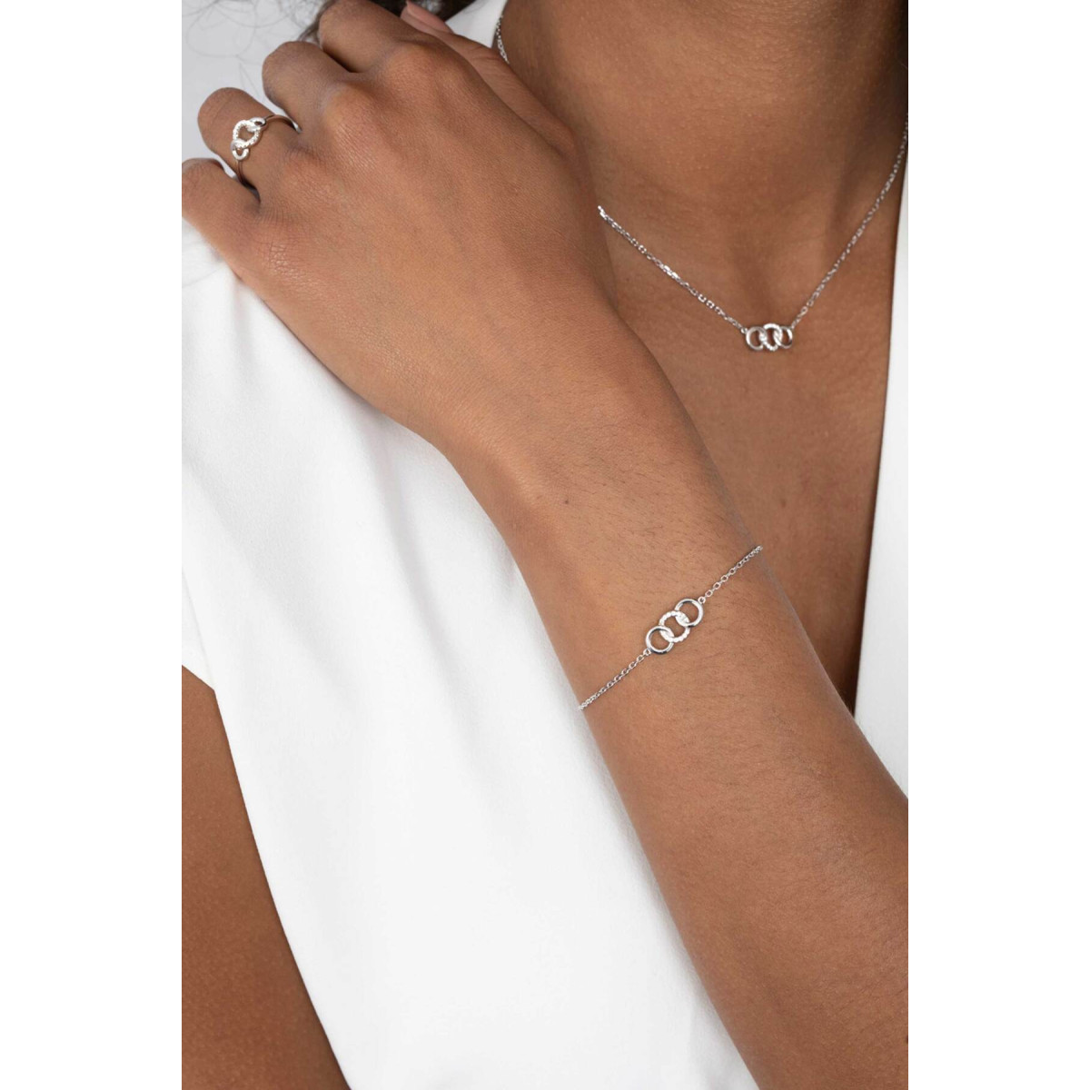 Zinzi ZIC2045 zilveren ketting met zirkonia hanger drie rondjes 8 mm diameter - Lengte 42-45 cm